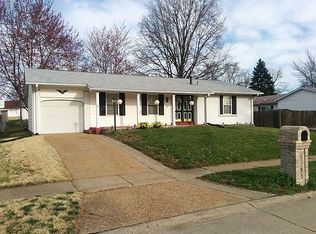 3185 Matlock Dr, Florissant, MO 63031