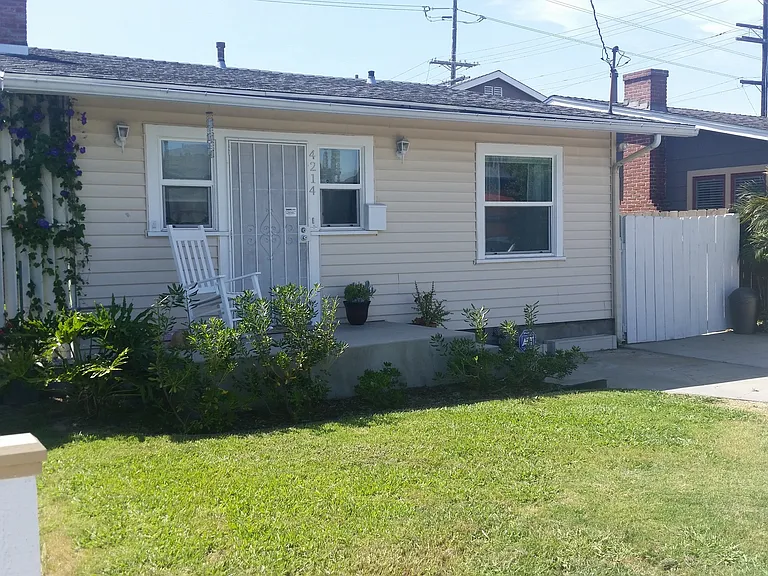 4214 Kansas St — Photo 2
