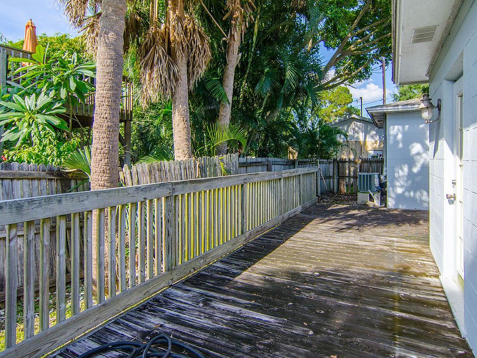 1801 Oregon Ave NE Saint-print-009-12-Deck-4200x2782-300dpi