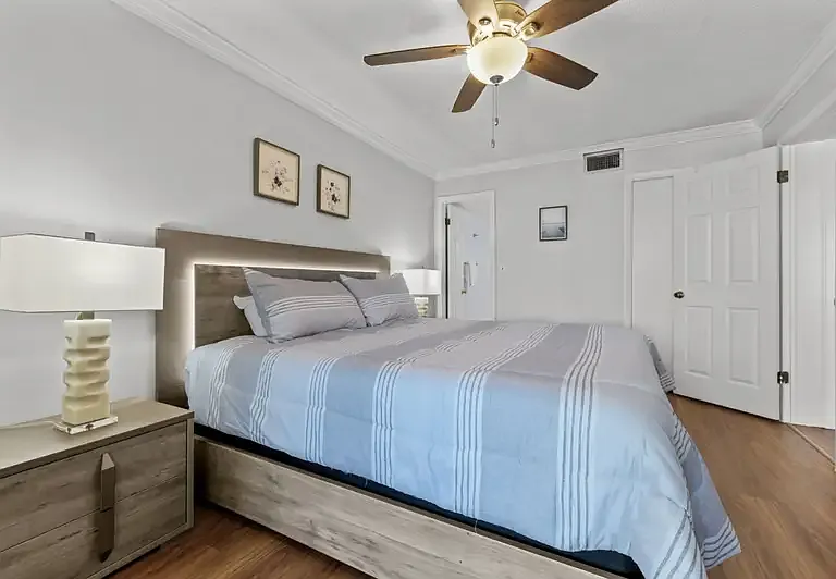4550 Cove Cir #704 — Photo 22