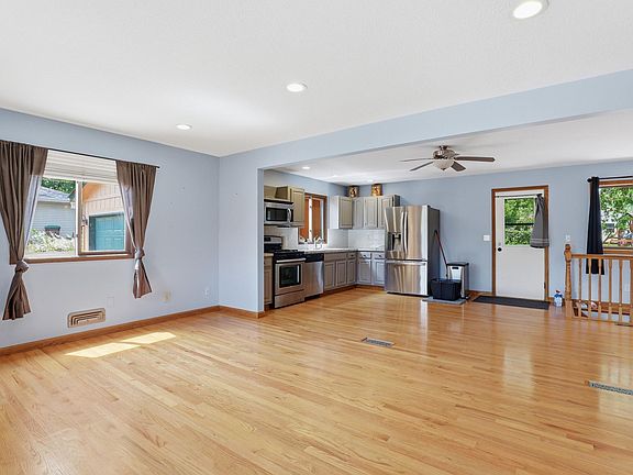 5th image of 9440 Park Ave S