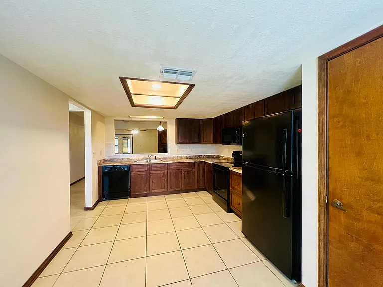 35115 Whispering Oaks Blvd — Photo 2