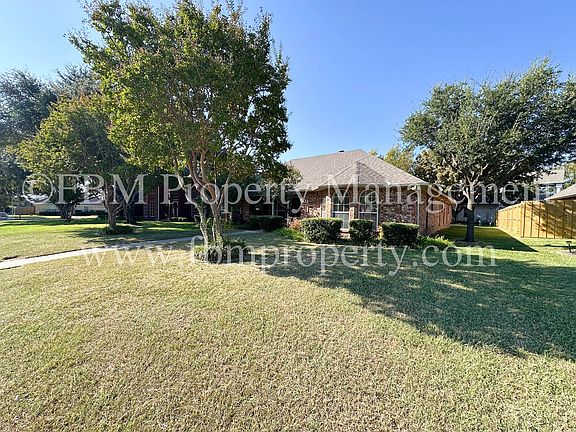 3rd image of 803 Lakeway Dr