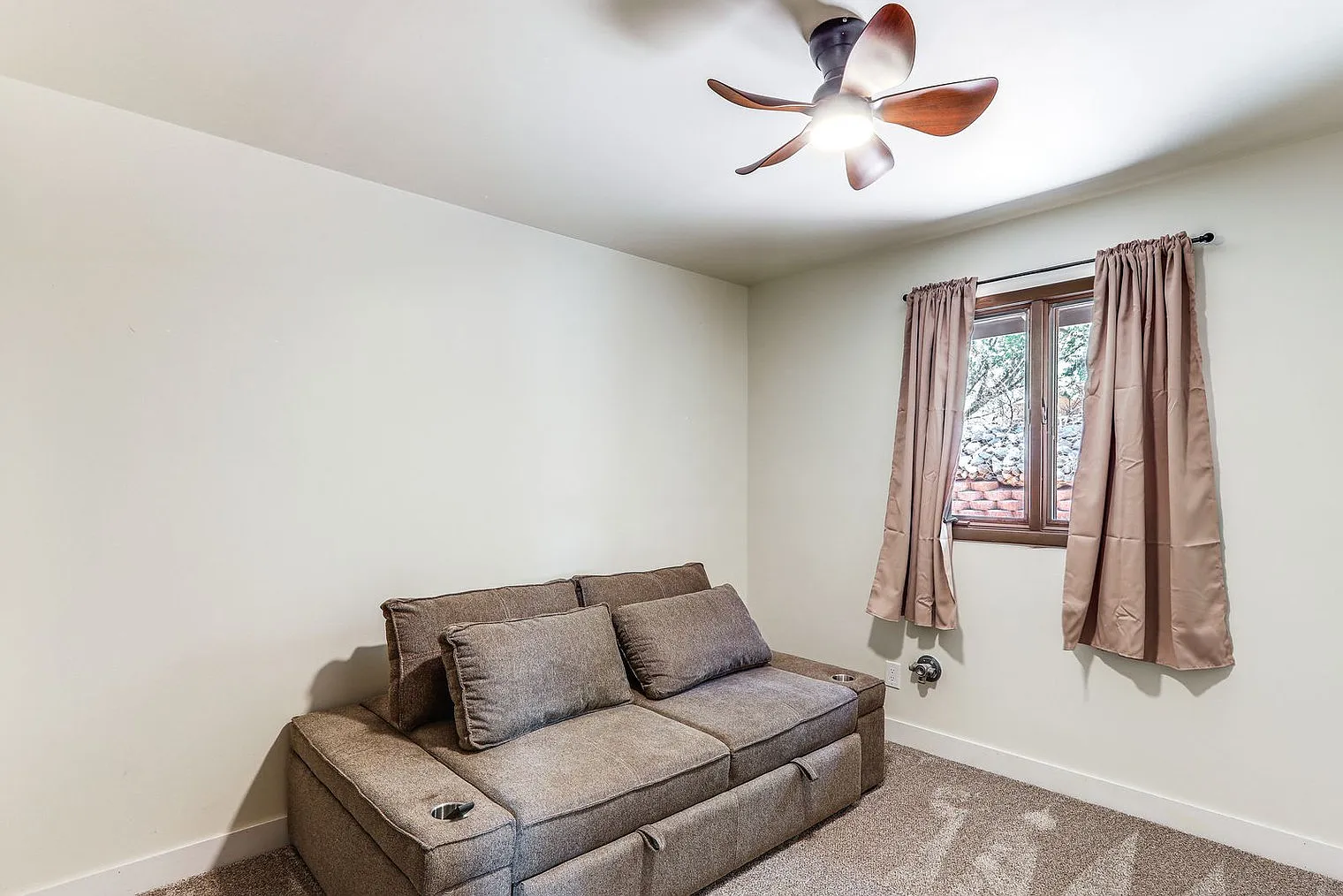 5 bed, 3.0 bath, 2906 sqft, $6,259 — Photo 3