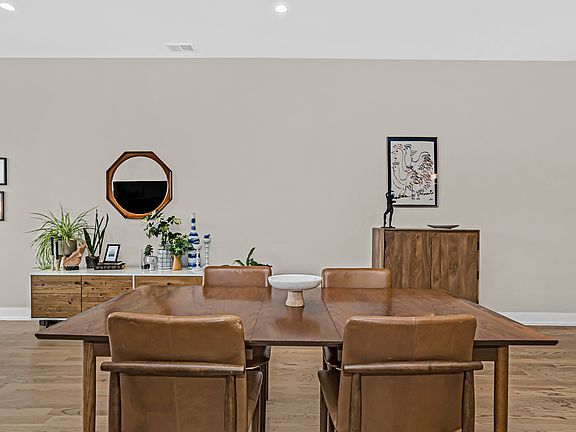 5th image of 3530 N Lincoln Ave #202