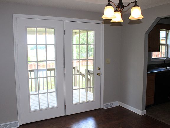 5th image of 111 Jenny Ln