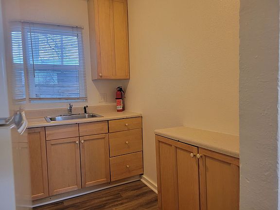 3rd image of 412 S Lowell Blvd APT 3