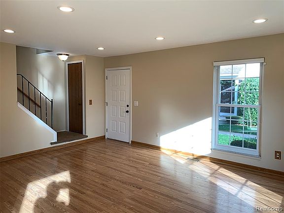 5th image of 15769 N Franklin Dr