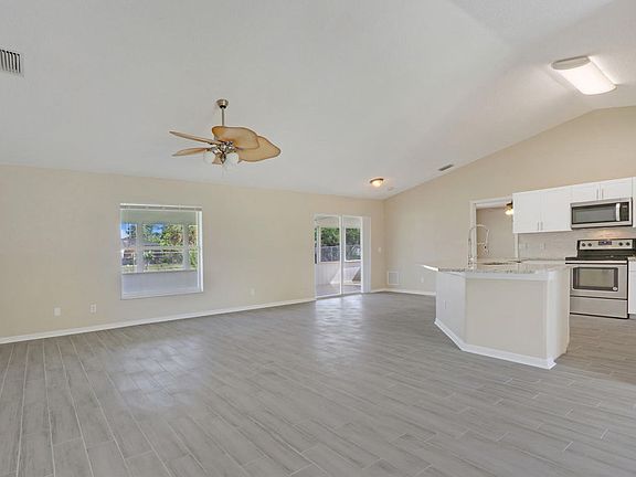 5th image of 513 SW Lucero Dr