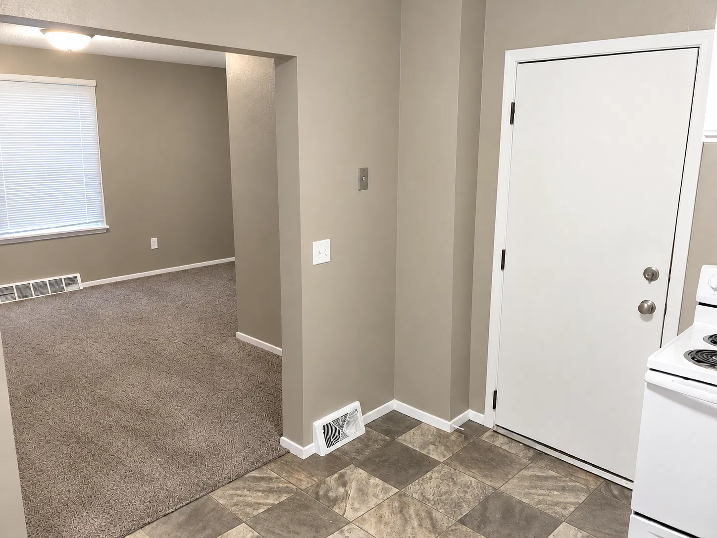 2 bed, 800 sqft, $875 — Photo 3