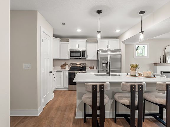 4th image of 604 NE Winding Trail Ln
