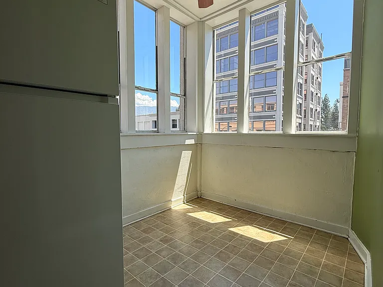 15 N Raymond Ave #12 — Photo 5