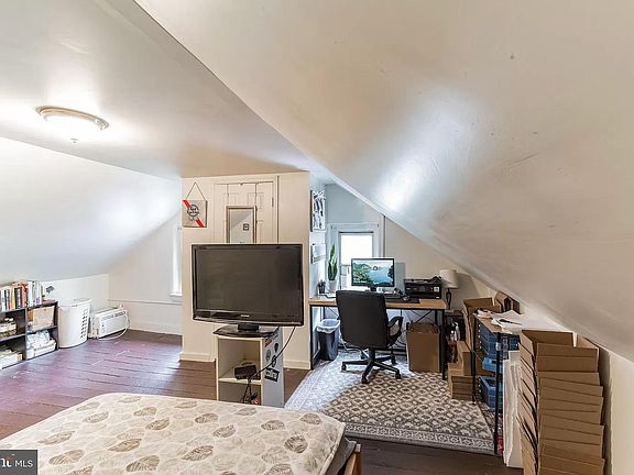 3rd image of 214 Glenside Ave #1