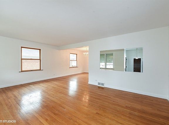 3rd image of 2250 Hawthorne Ave