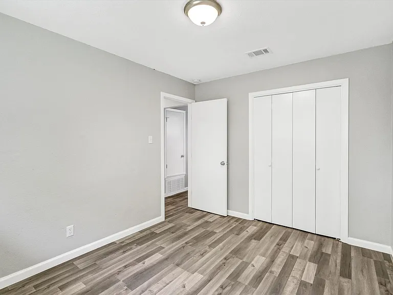 505 Old West Dr #B — Photo 15