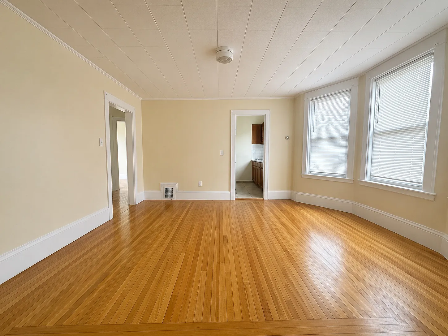 3 bed, 1200 sqft, $3,000 — Photo 1