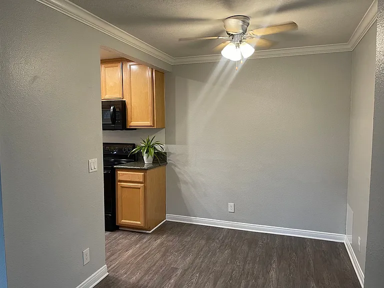 Park Plaza Apartments — Photo 65