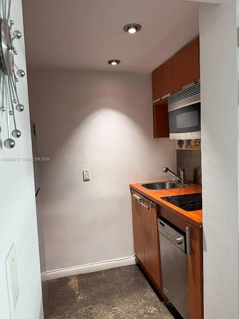 South Bay Club Condo — Photo 4