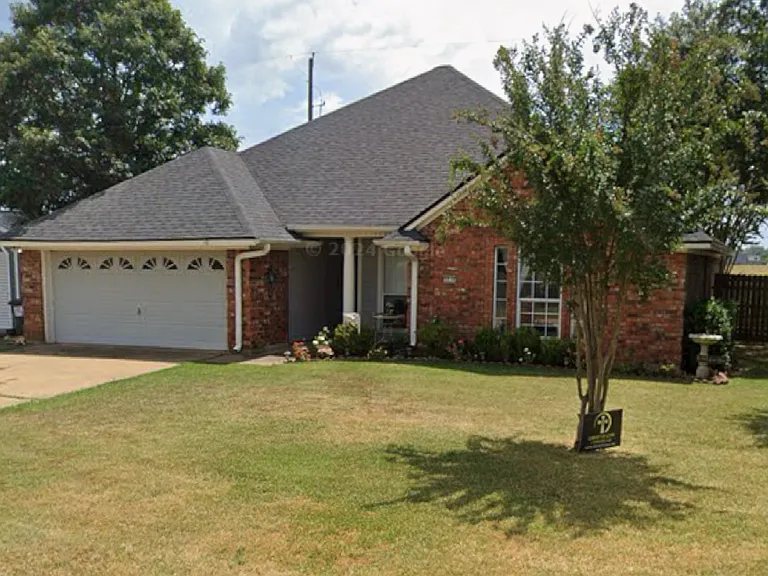 3210 Le Oaks Dr — Photo 2