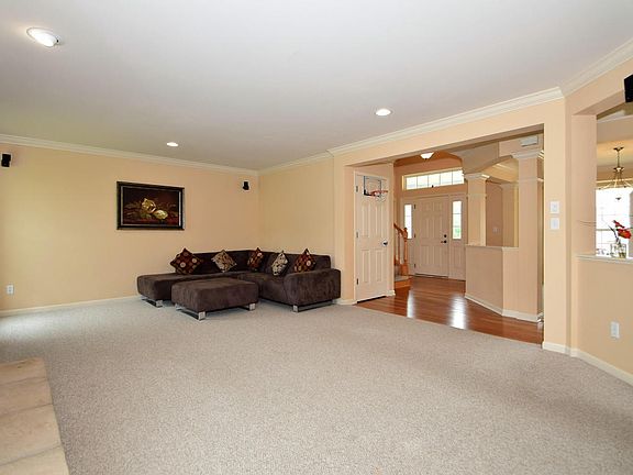 4th image of 222 Dairy Ave