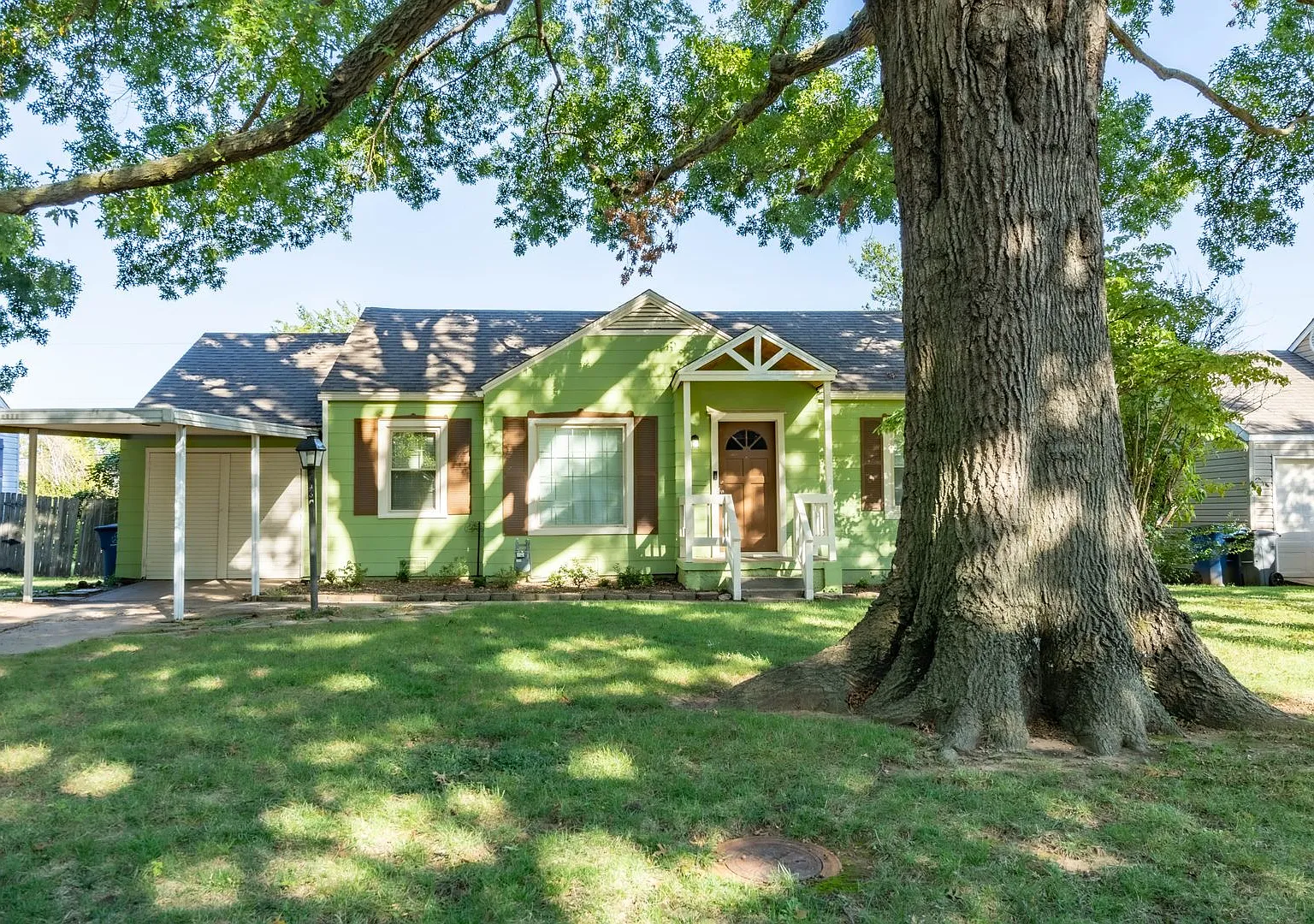 Must See- Updated Kitchen/Hardwood Floors!! — Photo 2