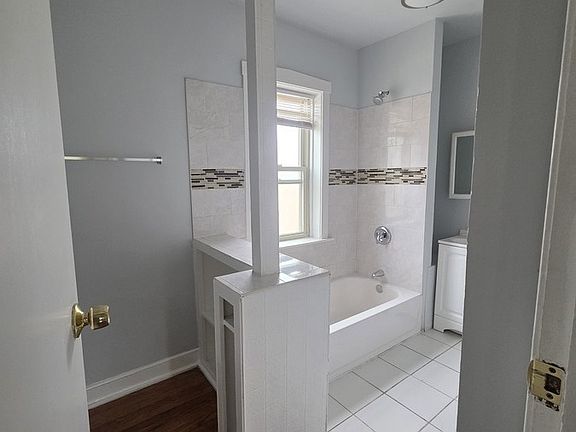 5th image of 10853 S Vernon Ave #109-53-2N