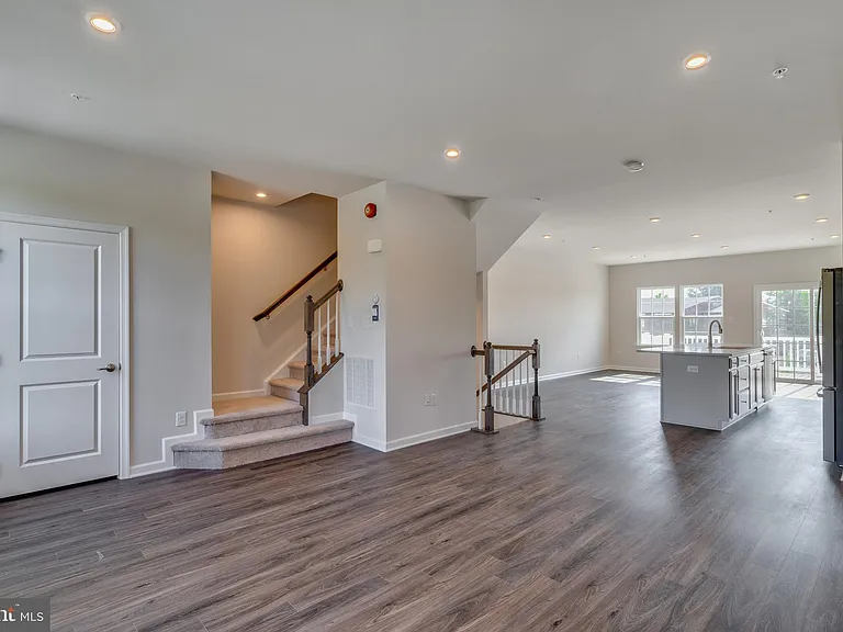 124 Bishop Way — Photo 4