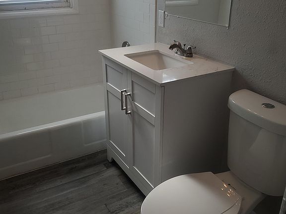 2nd image of 524 N 80th Pl