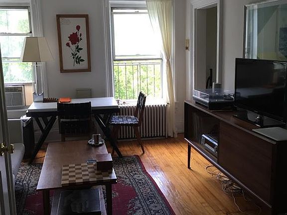 2nd image of 76 Douglass St APT 4R