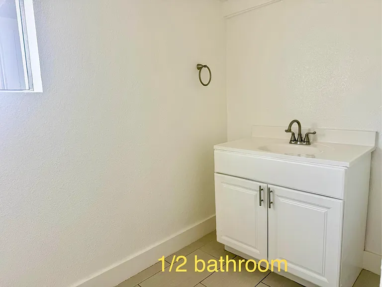 206 1/2 W 52nd Pl #206-1/2 — Photo 11