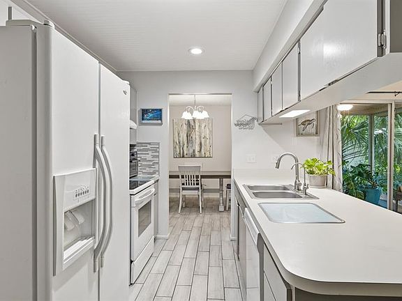 4th image of 10624 ENCINO COURT