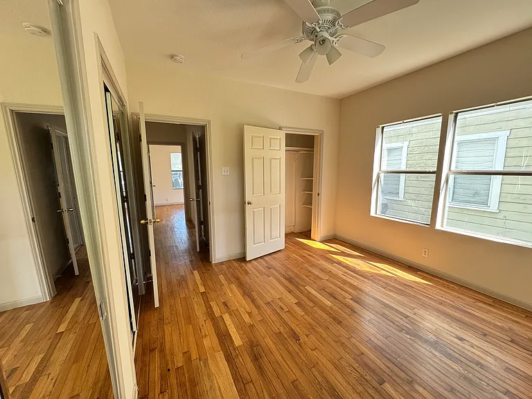 709 E Elmira St — Photo 9