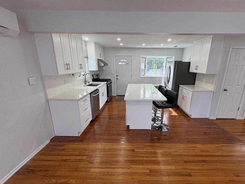 1st image of 37 Bainbridge Ave
