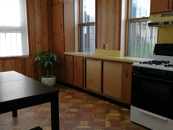 3rd image of 135 Cedar Ave