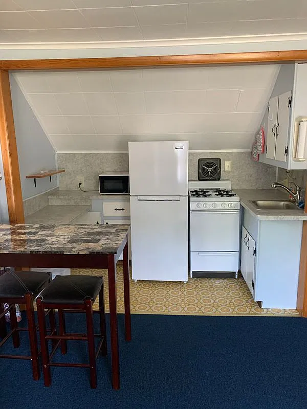 Studio, 1.0 bath, 270 sqft, $700 — Photo 1