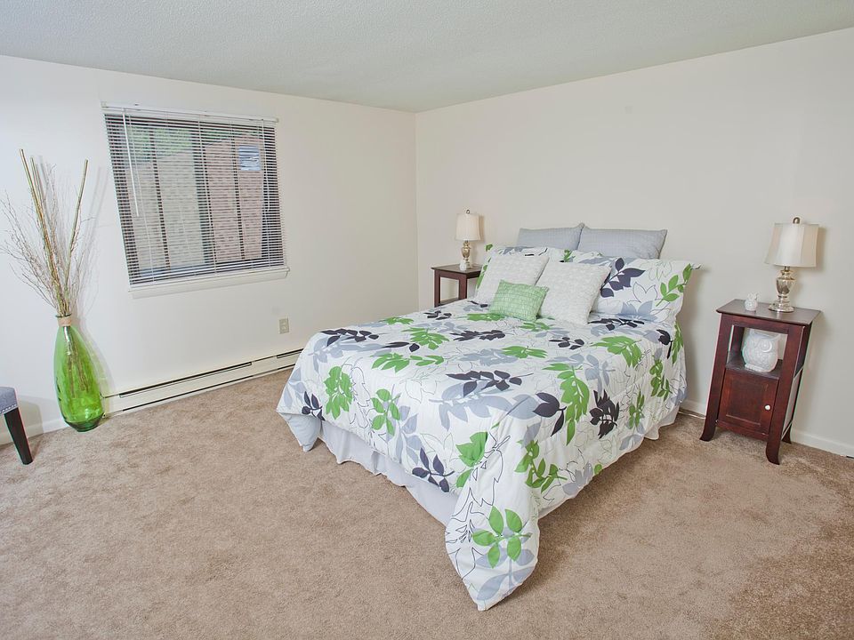 2nd image of 14 New Ludlow Rd #14A
