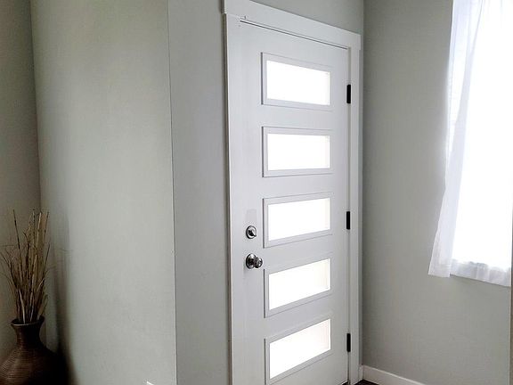 4th image of 2913 SE Brookwood Ave