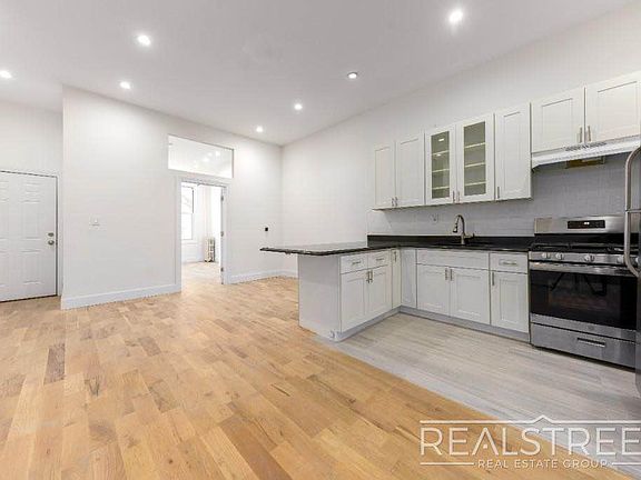 2nd image of 29 Weirfield St Room 1