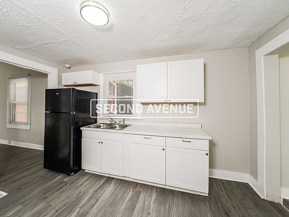 5th image of 2117 W Hill St