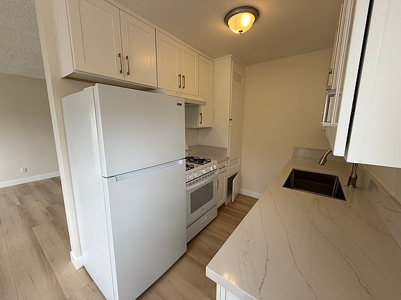 5th image of 5664 Case Ave #1