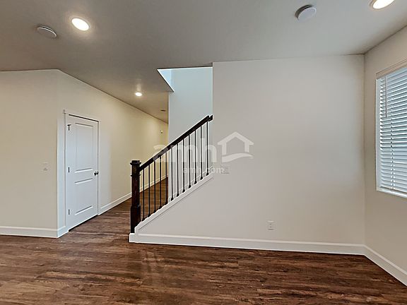 3rd image of 4264 177th St E