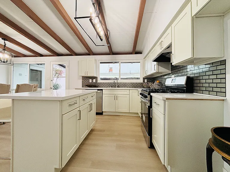 27736 Gainesville Ave — Photo 5