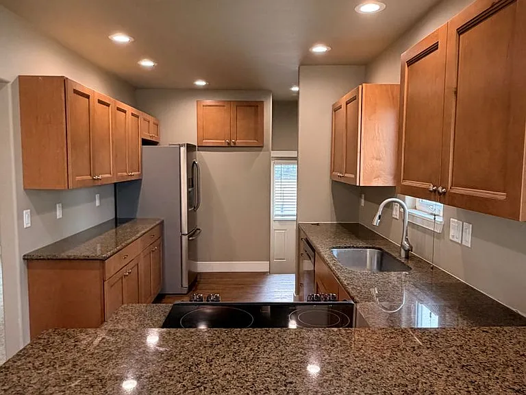 1006 Cascade St — Photo 9