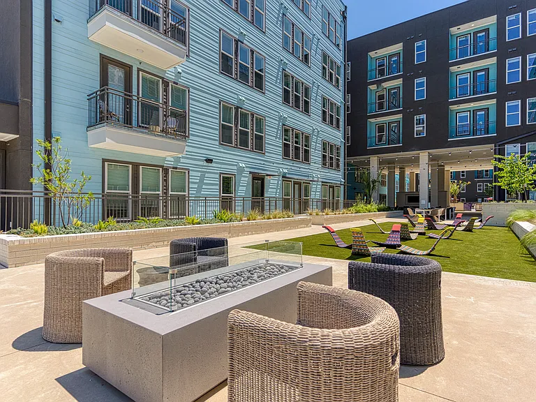 Alexan Riverside — Photo 19