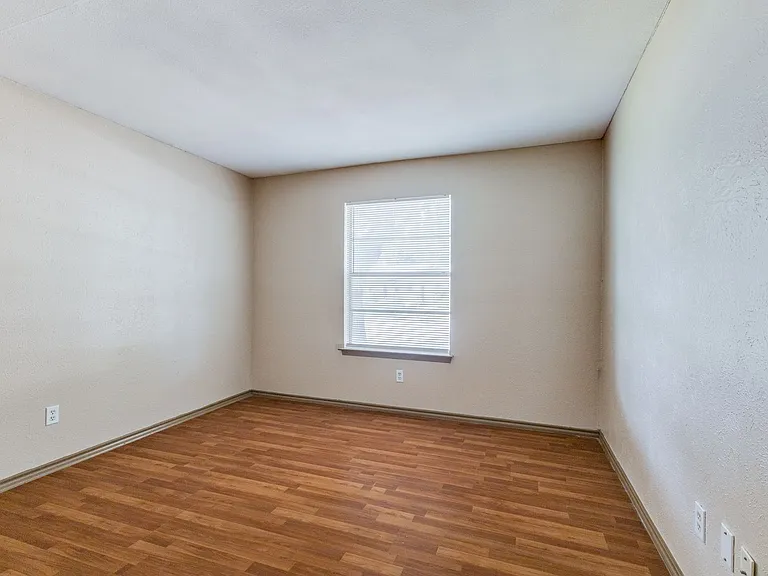 7117 Edinburg Dr — Photo 10