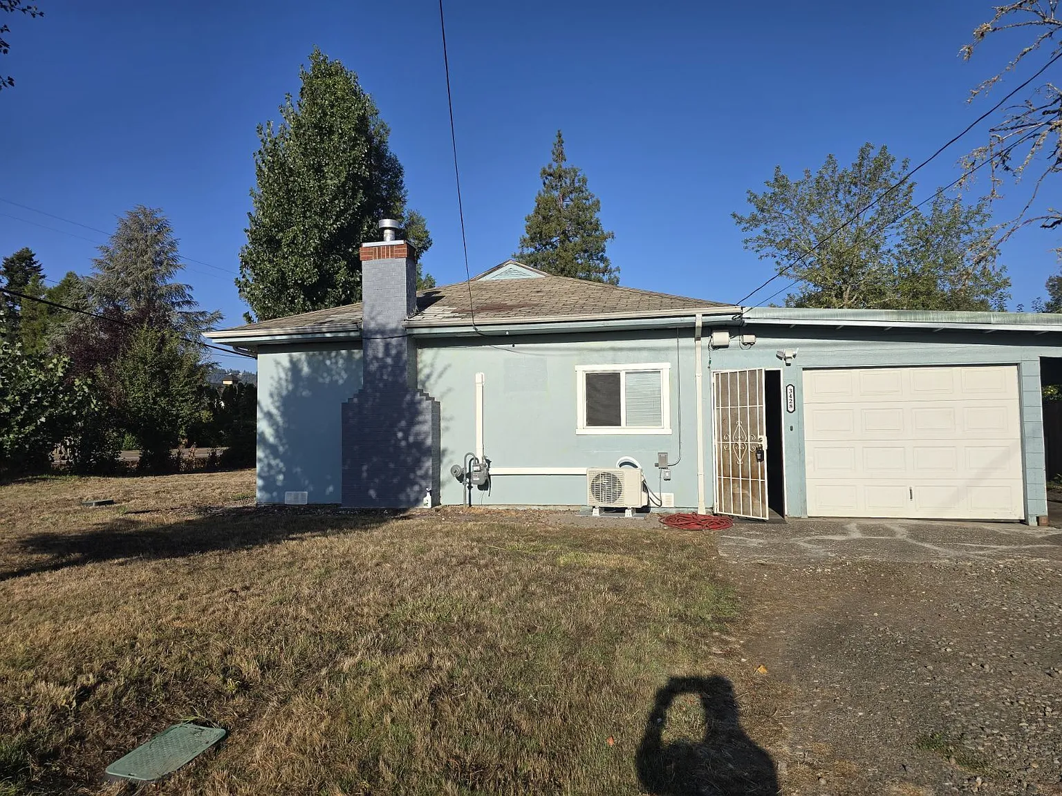3 bed, 1.0 bath, 1056 sqft, $1,700 — Photo 2