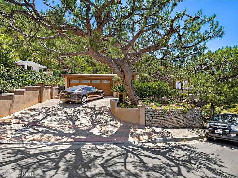 1106 Skyline Dr #1 — Photo 3