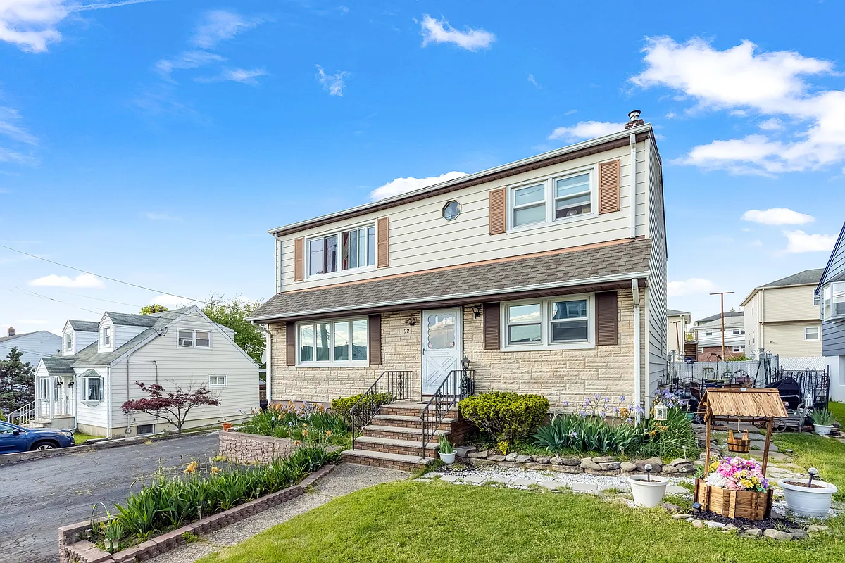 Building Photo - 92 Cedarhurst Ave #1