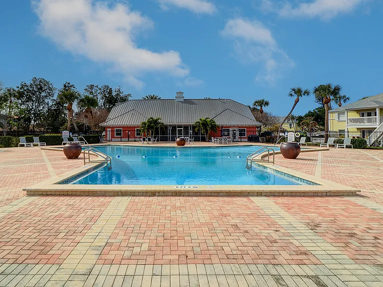 136 Pompano Dr SE #D — Photo 24