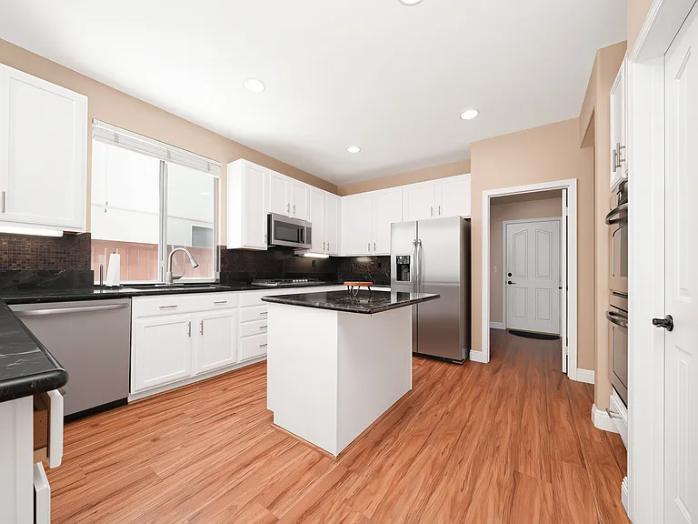 45277 Chateau Ct — Photo 29